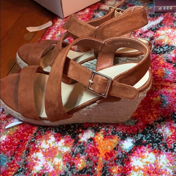 Tan sandal wedges - Picture 2 of 6
